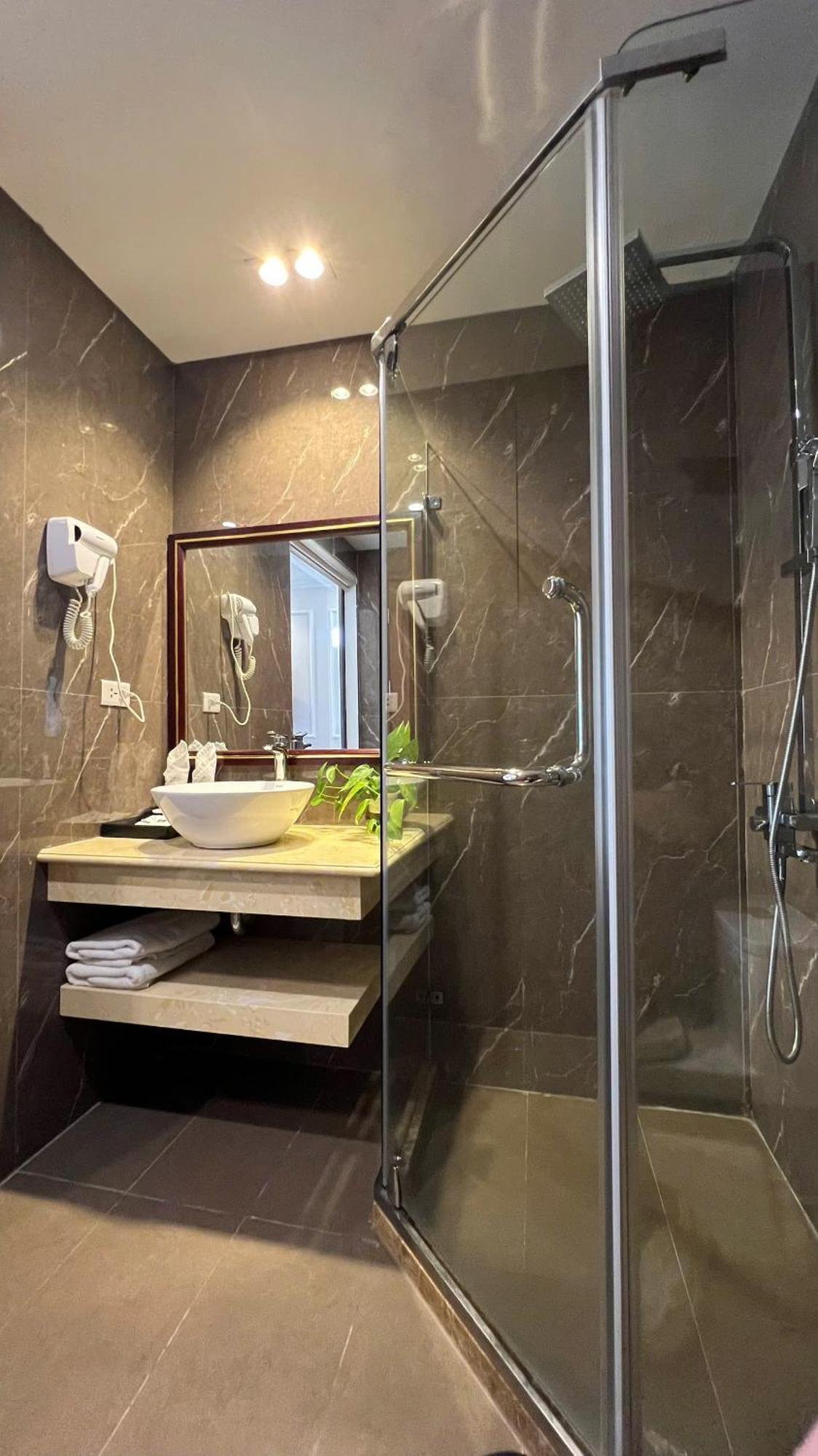 Rubyqueen Halong Hotel Ha Long Exterior photo